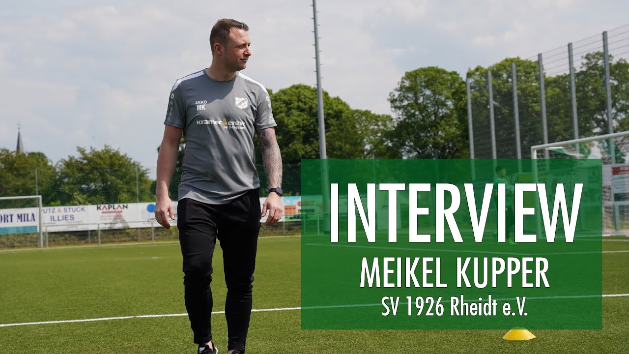 MEIKEL KUPPER Trainer vom SV 1926 Rheidt e.V.  zum Spiel gegen SC Elsdorf II