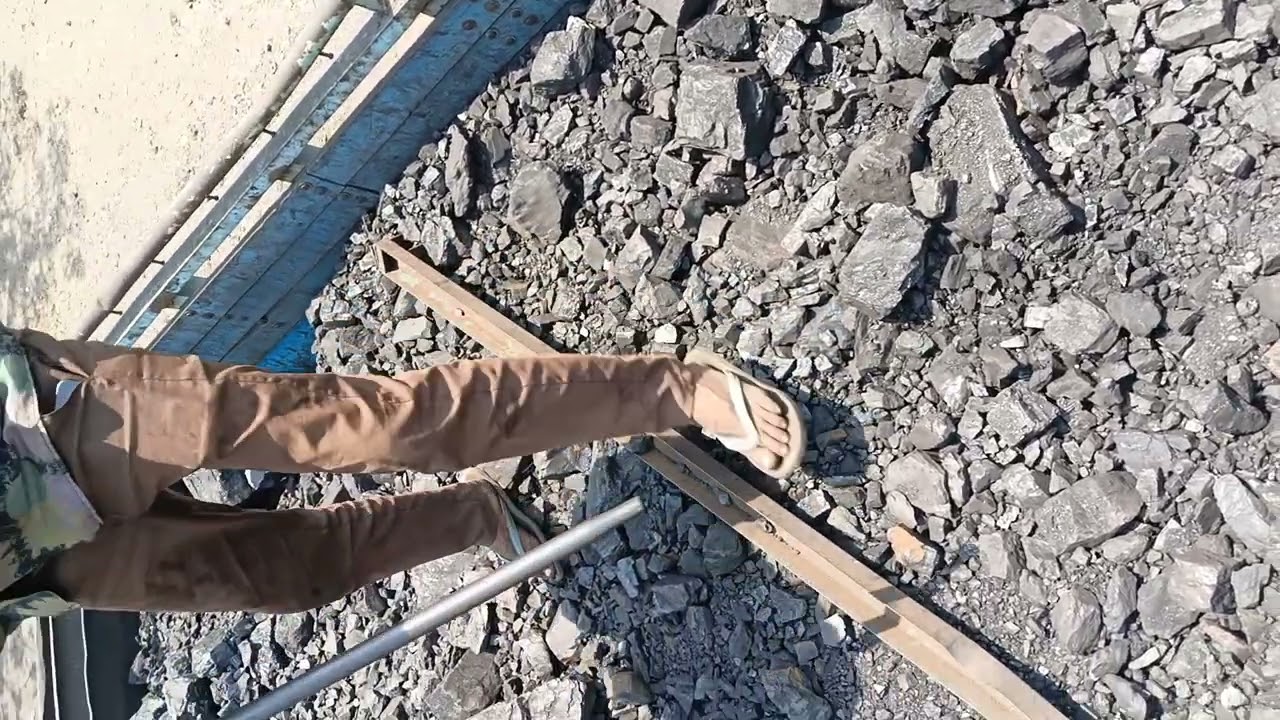 coal unloading by truck