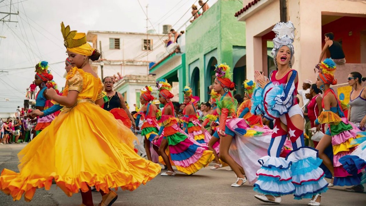 Кубинский народный танец. Гавана карнавал Куба. Карнавал Сантьяго де Куба. Гавана карнавал 2021. Карнавал в Варадеро.