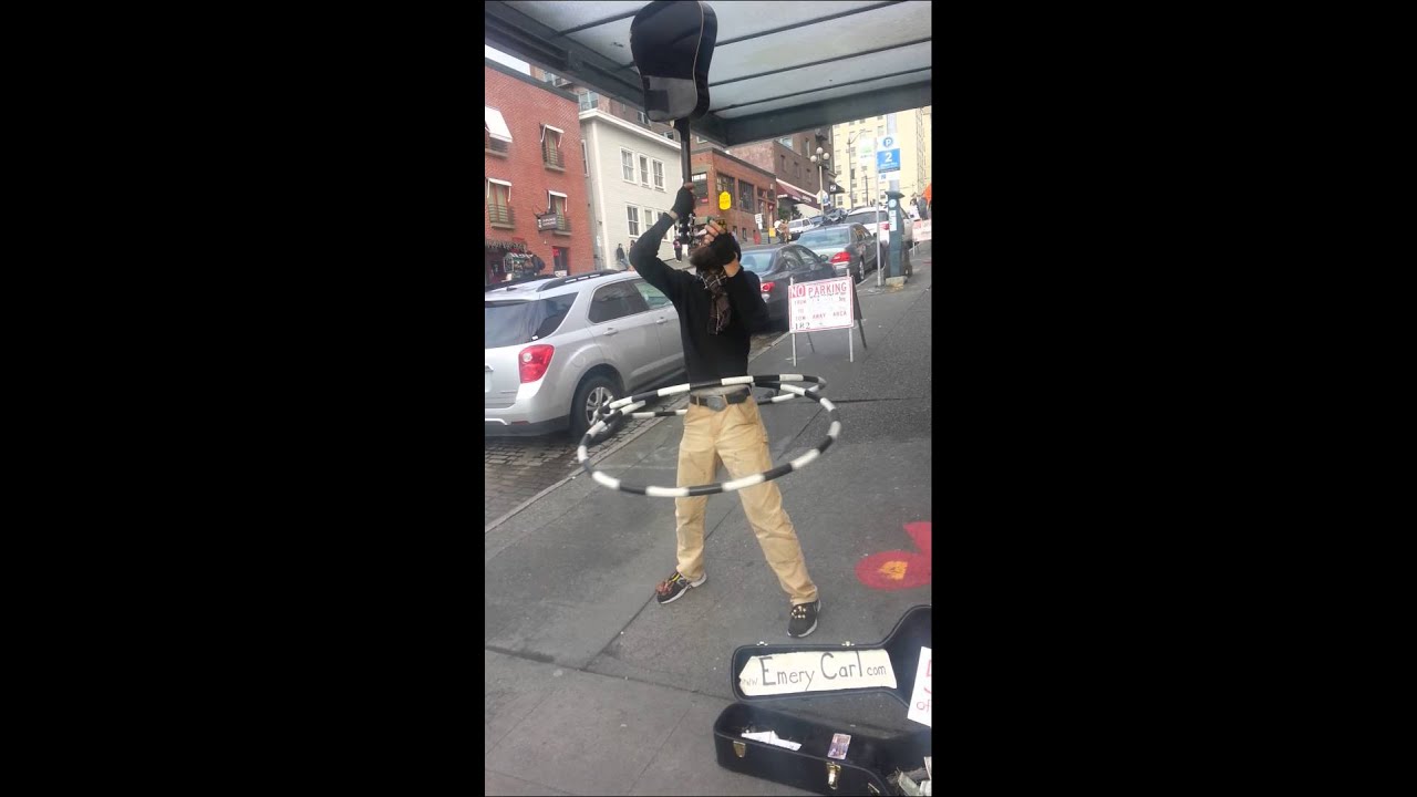 Street performers in seattle's pike place market