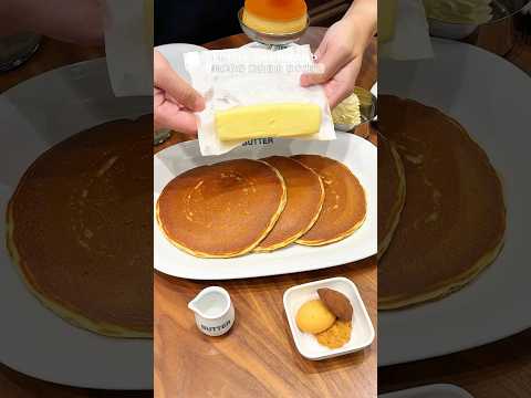 ????東京這家鬆餅店直接附一整條奶油!?#tokyo#butter#丸の内サディスティック#ホットケーキ#pancake#foodie