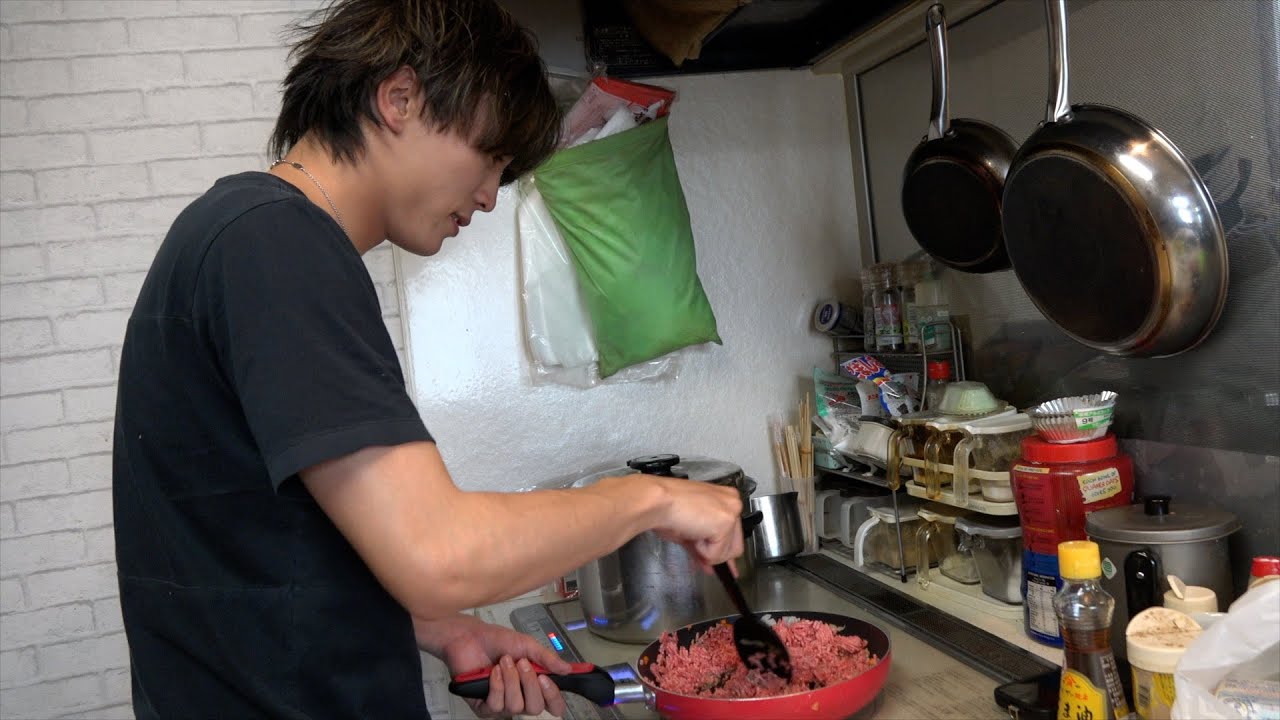 【男飯史上最高額】自称料理上手の男が本気を出しました