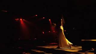 Shakira - Nothing Else Matters/Despedida Medley (Live from Paris)