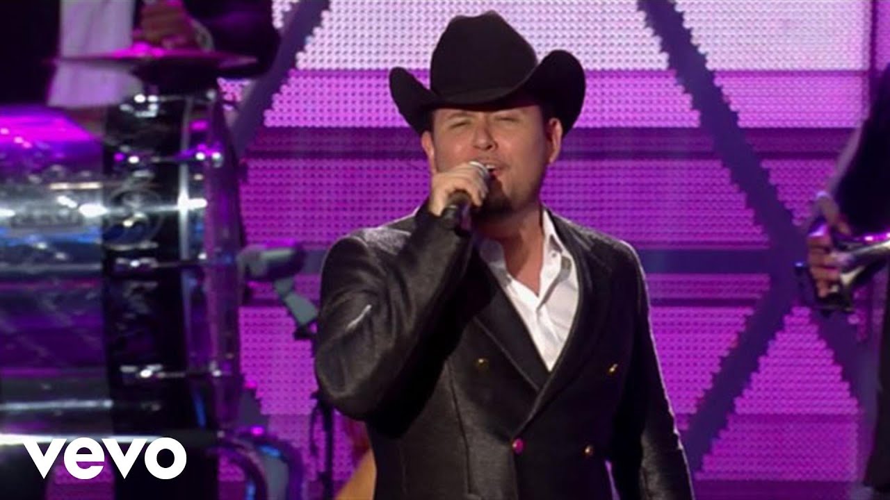 Sleduj Roberto Tapia - Que Raro Se Siente Todo (Latin Billboard Awards 2013) na YouTube Sleduj Roberto Tapia - Que Raro Se Siente Todo (Latin Billboard Awards 2013) na YouTube
