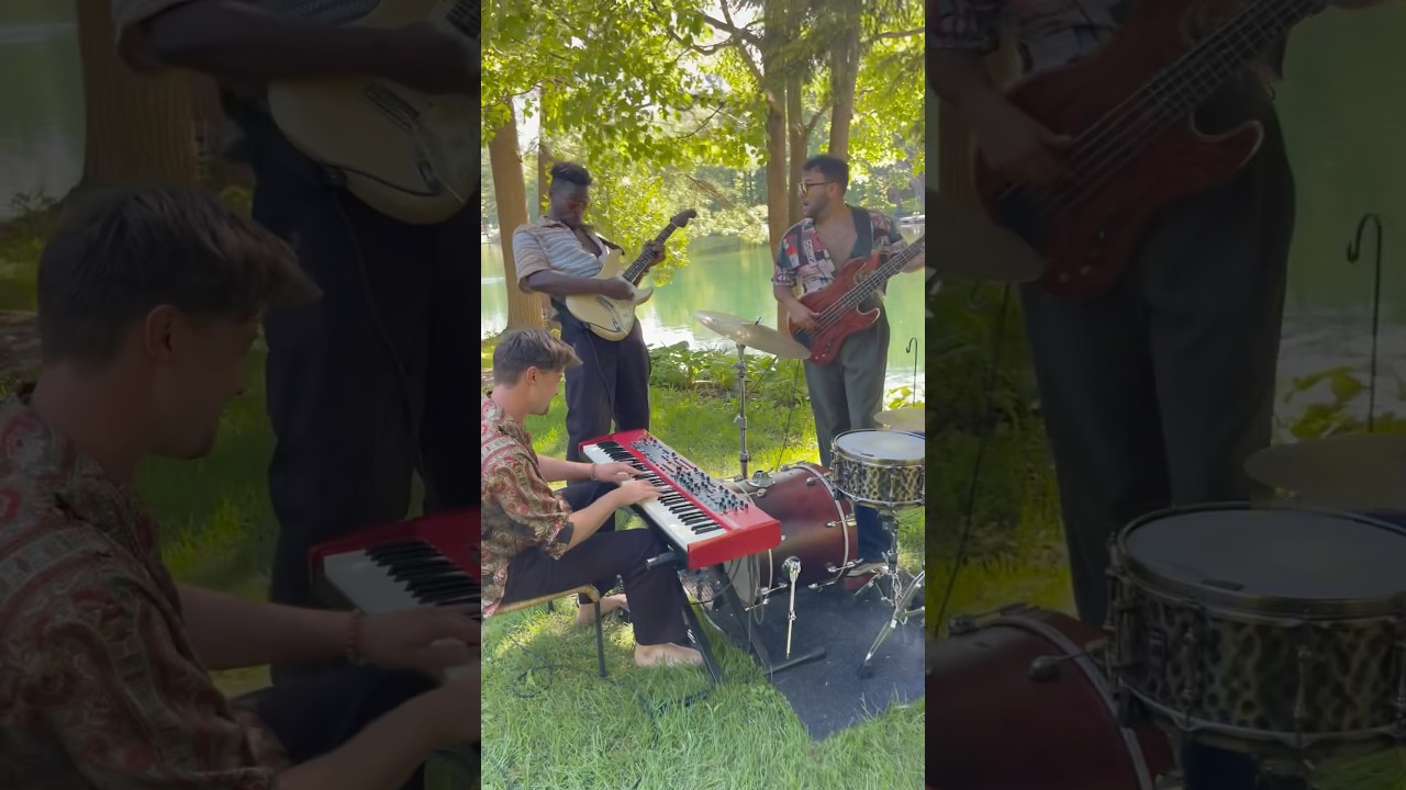 Do you know these 2 riffs? 👀 