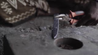 السكين السقطري.. أحد أكثر الأدوات ارتباطاً بالنسبة للسقطريين