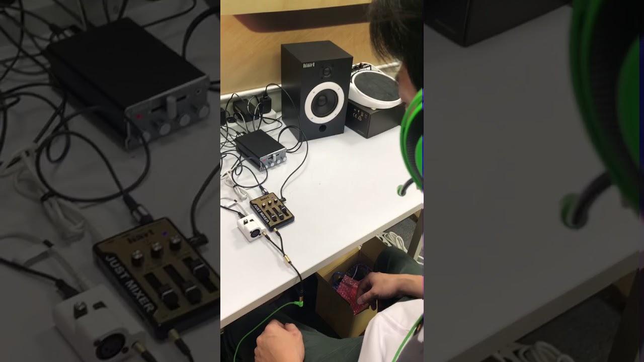 How to use Headphone to connect Just Mixer 2 and Just Mic Power. YouTube