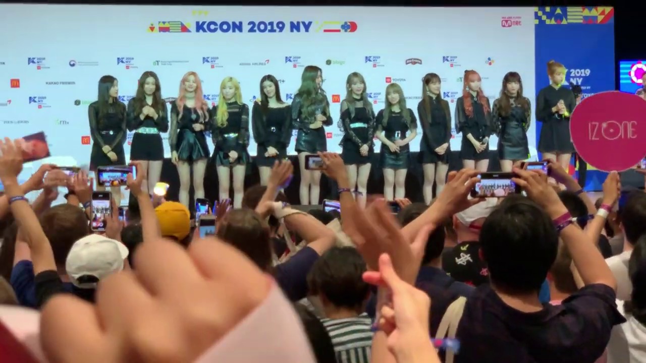 IZ*ONE - Hi-touch and Good bye 💖💖 (fancam 60fps)  #KCON #NY #izone