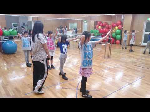 腕の振り付け稽古 ヒップホップダンス ジュニアヒップホップC キッズガーデン武蔵小杉教室 指導 三