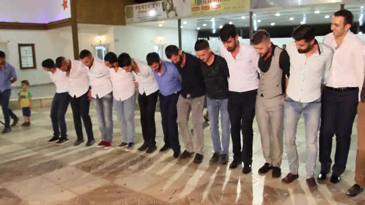 CÜNEYT BAYAR ESTEL OMUZ HOROZ OYUNU mpeg4