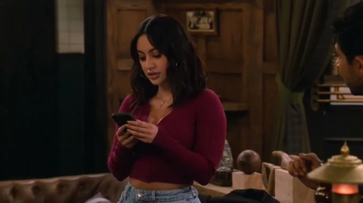 Jesse went to see Meredith. Valentina tells Sophie...