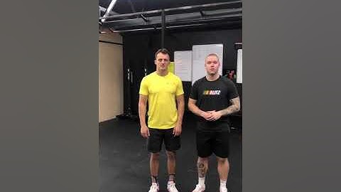 Single arm ring row with rotation