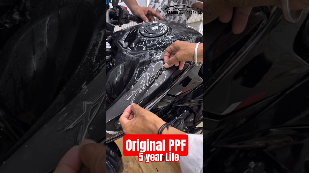 PULSAR में करदी शीशे जैसी चमक।  #pulsar #shorts #ppf #detailing