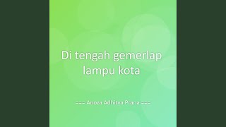 Di tengah gemerlap lampu kota