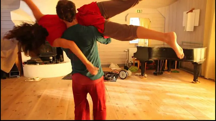 Contact Improvisation - Moments of practice, with ...