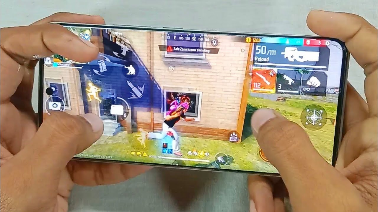 Handcam Highlights Solo Vs Squad ⚡ Poco X7 Pro Free Fire Gameplay - YouTube