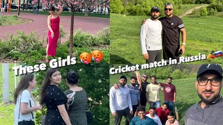 Cricket Match in Russia 🇷🇺 Russian Girls ne ruk kar match dekha🔥🥵😍