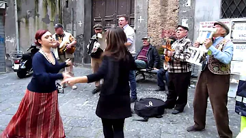 Napoli Immacolata 2010 - Tammurriata della Paranza del Lione a San Gregorio Armeno