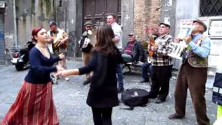 Napoli Immacolata 2010 - Tammurriata della Paranza del Lione a San Gregorio Armeno chords