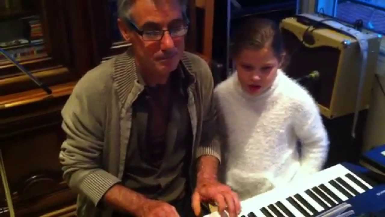 Petit papa Noel - YouTube