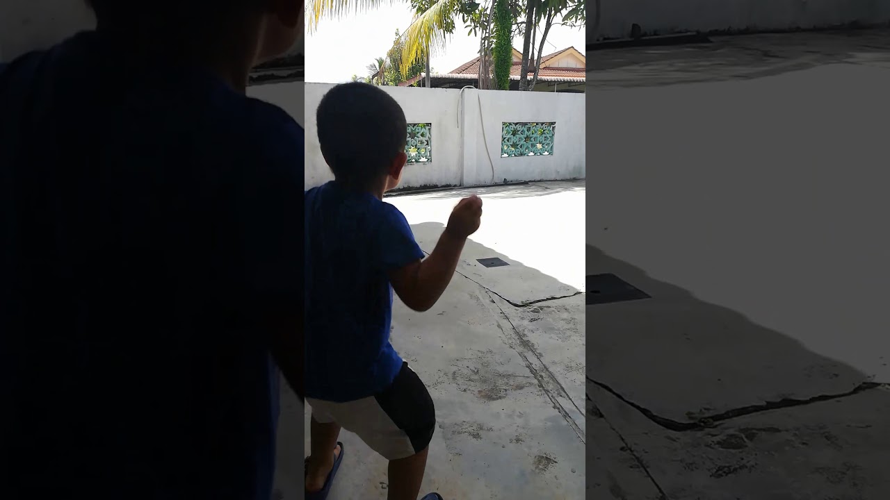 Budak 3 tahun main mercun pop - YouTube