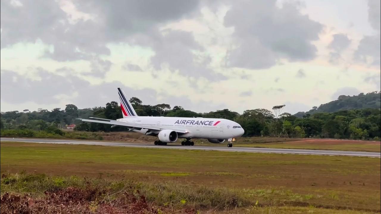Boeing 777200ER airfrancefr à Cayenne, en provenance de CDG. YouTube