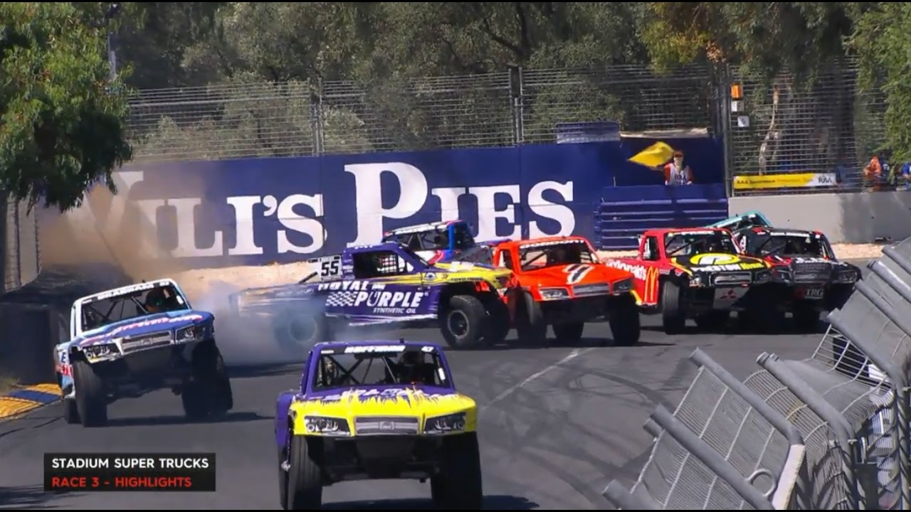 2017 Clipsal 500 Race 3 Highlights Stadium SUPER Trucks - YouTube