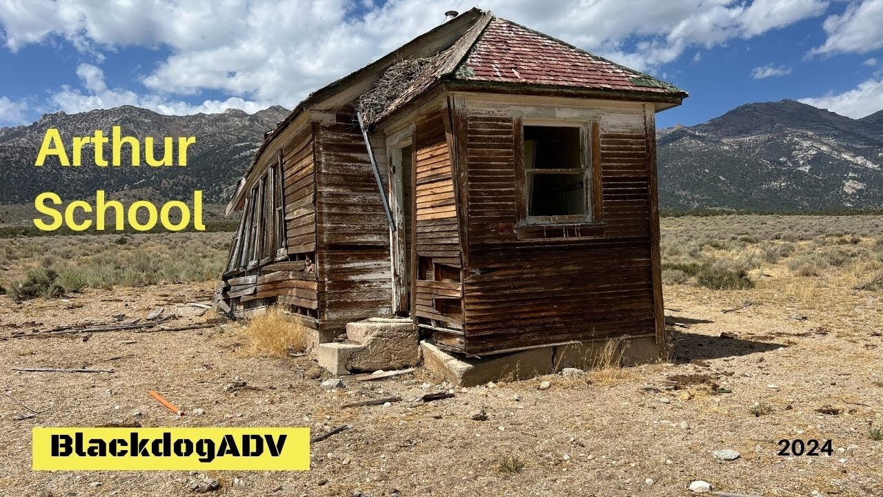 Abandoned one room schoolhouse - YouTube