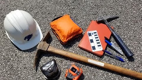 Field Mapping and Rock Identification in the Field