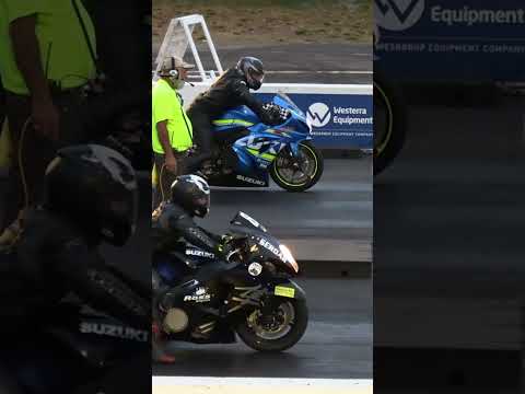 Hayabusa vs GSXR 1000 Suzuki - superbikes racing