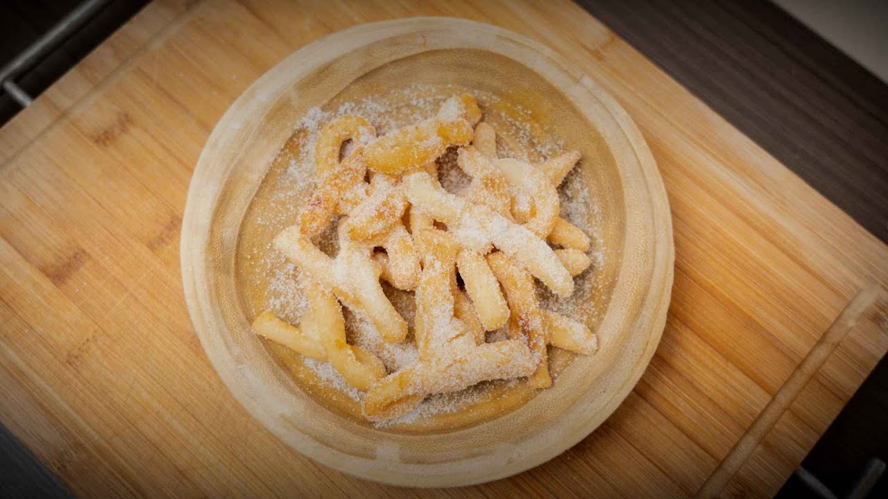 Frittelline di Carnevale leggere e croccanti | La ricetta facile con frittura AMC