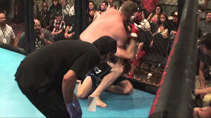 Amateur Middleweight Fight. Steven Cartwright vs R...