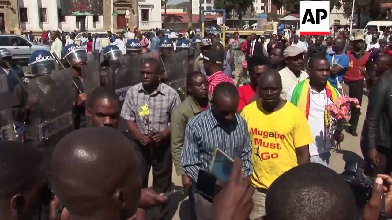 Zimbabwe - Police break up anti-government protest | Editor's Pick | 17 August 16