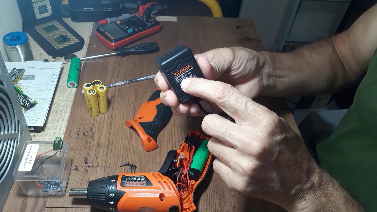 Troca da bateria de parafusadeiras de 4,8V.