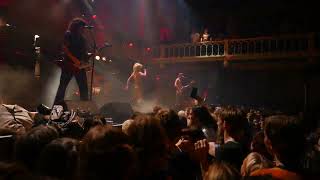 Amyl and the Sniffers, Laughing &amp; GFY (last songs), live in Paradiso Amsterdam, 05-07-2022