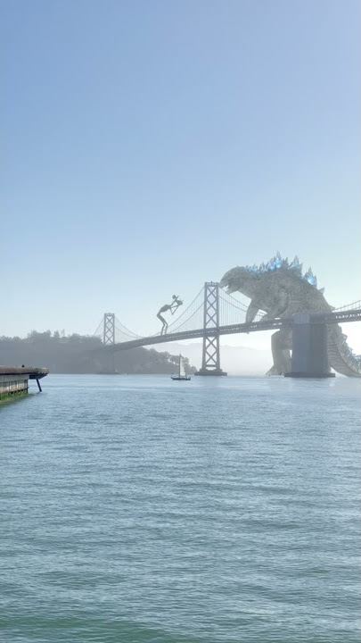 Siren Head vs Godzilla in San Francisco 😅