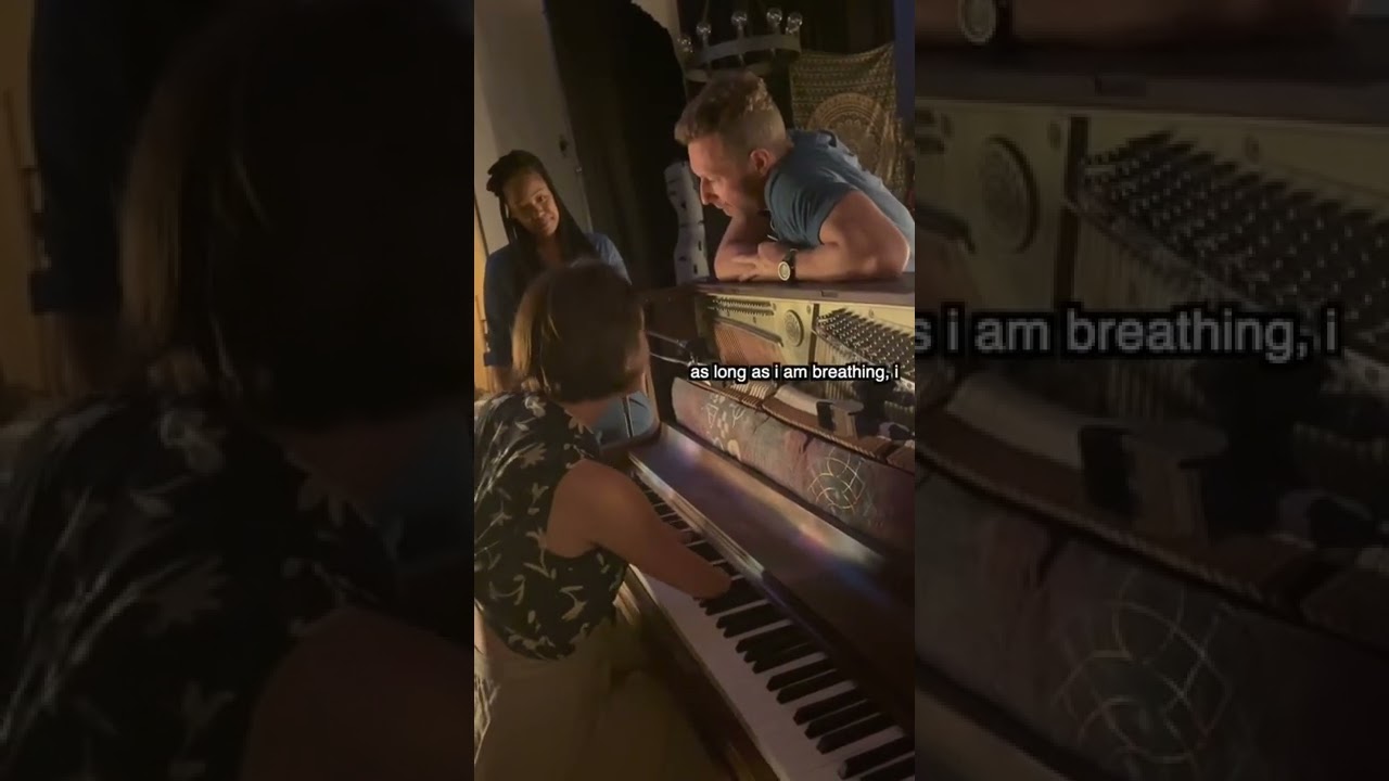 dissolved & went to songwriter heaven when this happened. ily chris martin 😭 