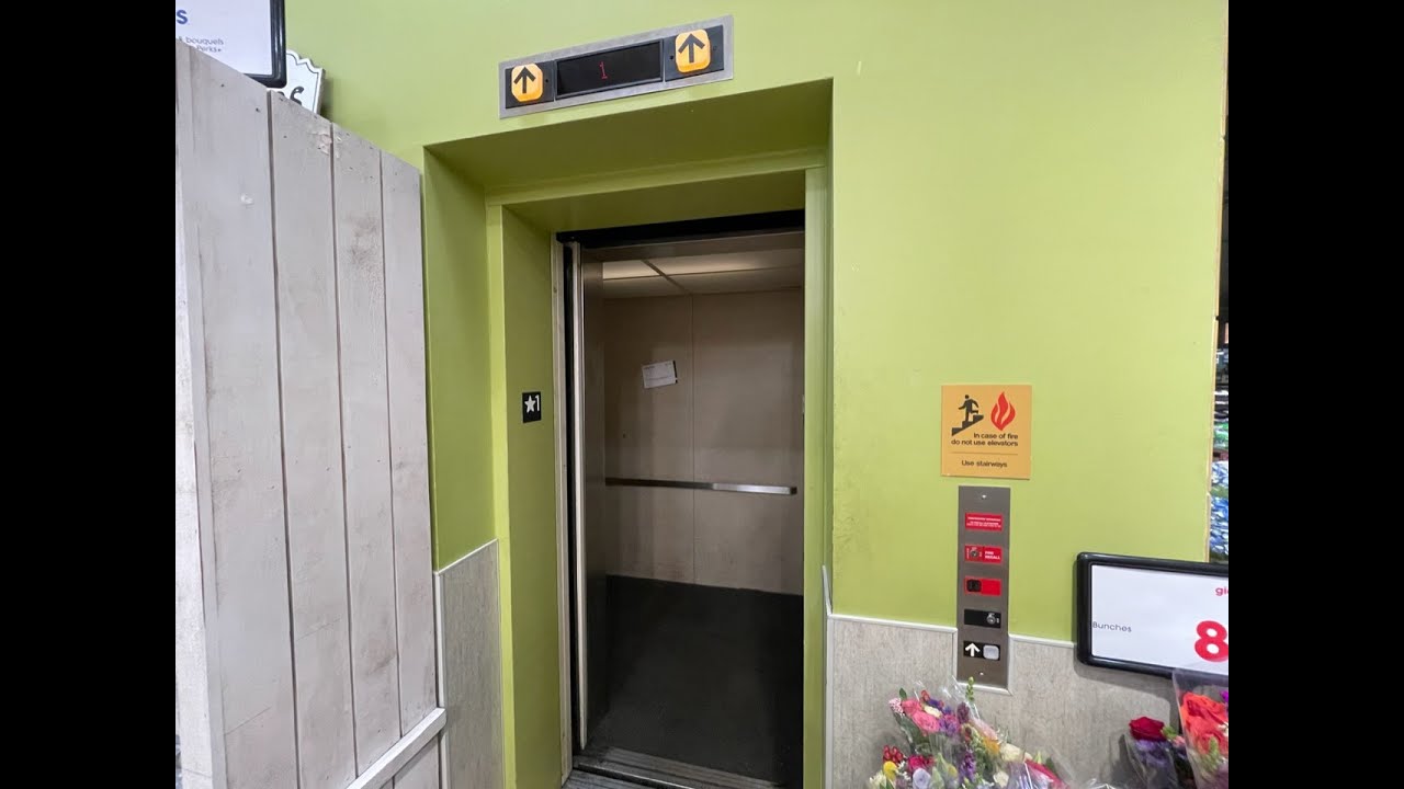 Dark ThyssenKrupp Oildraulic Elevator Giant Eagle Legacy Village Lyndhurst, OH YouTube