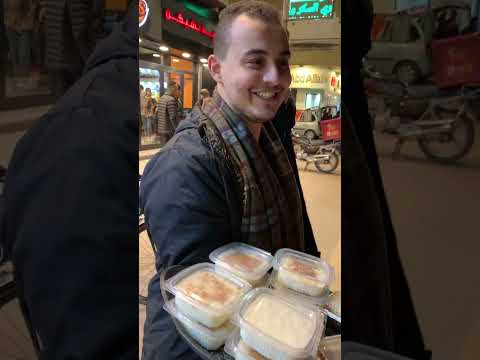 خدلك حاجة حلوة أحمد واقف في شارع طلبة عويضة في الزقازيق بيبيع رز بلبن ومهلبية ب ١٠ جنيه يستحق الدعم