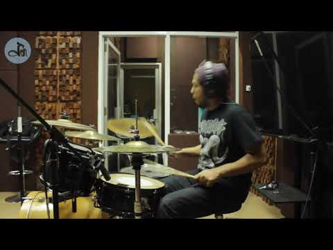 dad's-metal-(not-death-metal)-,-father-vs-daughter(10-yr-old)-playing-drums,-song-by:-dani-irjayana