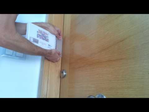 Cómo abrir una puerta sin llave (How to open a door without a key)