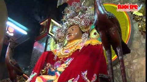 Cận cảnh vòng đeo cổ 162 lượng vàng của tượng bà Chúa Xứ