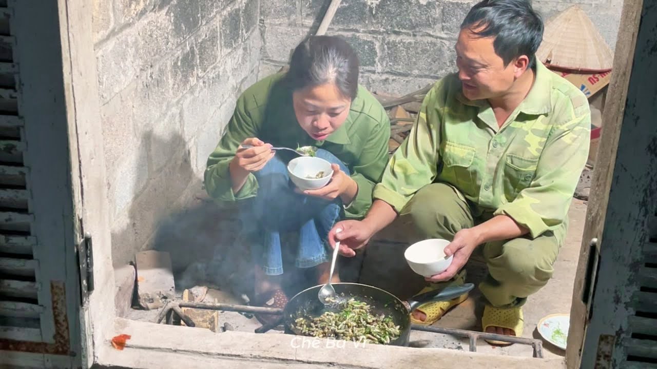 Cách nấu NHỘNG ONG XÀO LÁ NGHỆ cực ngon cho cả gia đình | Chế Ba Vì
