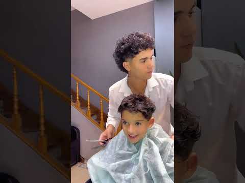 الولد دا امه مش رضيه تخليه يعمل ويفى طب متعملى حاجه شبه الويفى طيب طاطا الحلاق Shorts