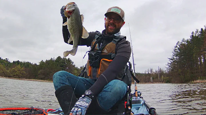 Spinnerbait Bass Fishing at Lake Arthur - AWESOME Kayak Fishing Evening