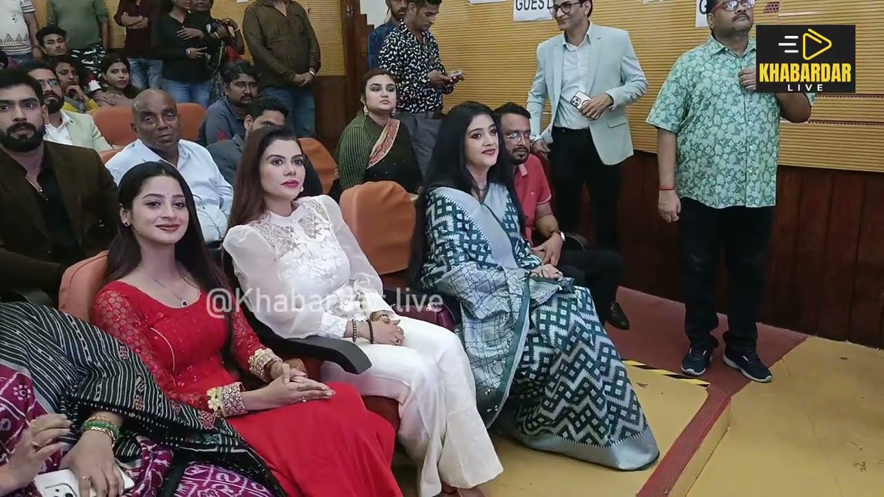 ବର୍ଷା ପ୍ରିୟଦର୍ଶିନୀ ଆସିଲେ ସବୁ ପଛରେ ଗୋଡେଇଲେ । @barsha6076 #barshapriyadarshini  #varshaPriyadarshini