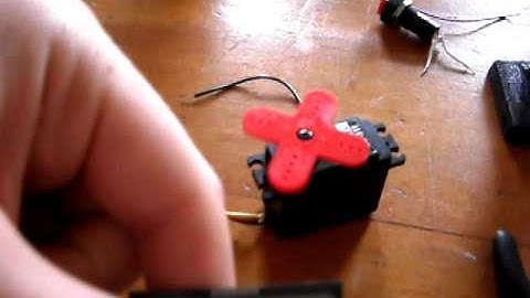 Servo motor controlled by flex sensor