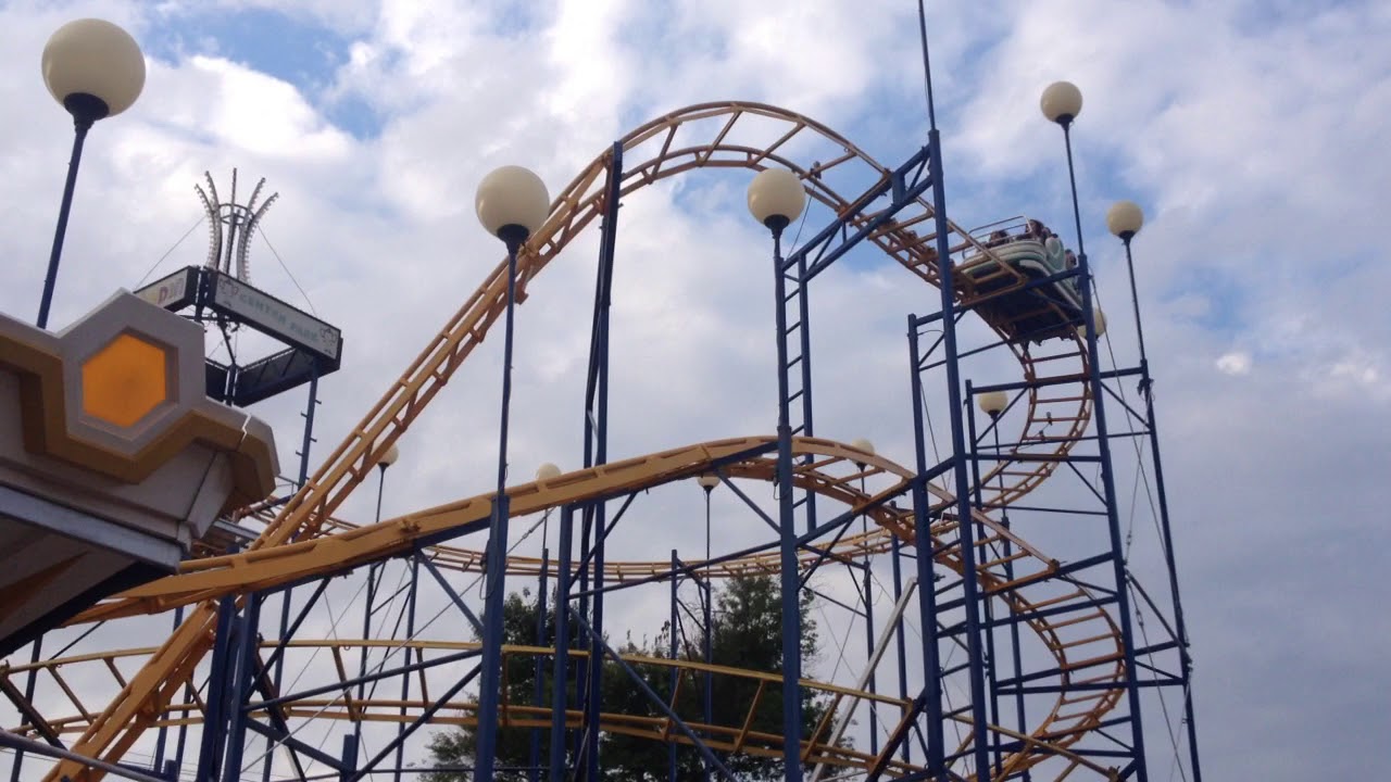 João Victor Andando na Montanha Russa Colossus Loop - YouTube