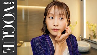 高橋愛「これが私！」という隠しすぎない肌作りと盛りメイクを披露。| Beauty Secrets | VOGUE JAPAN