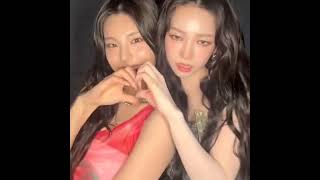 Karina Put Her Hand On Yejis Waist And Patted Her